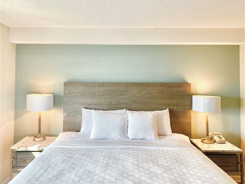 Comfort Inn At Newport Beach Мидлтаун Экстерьер фото