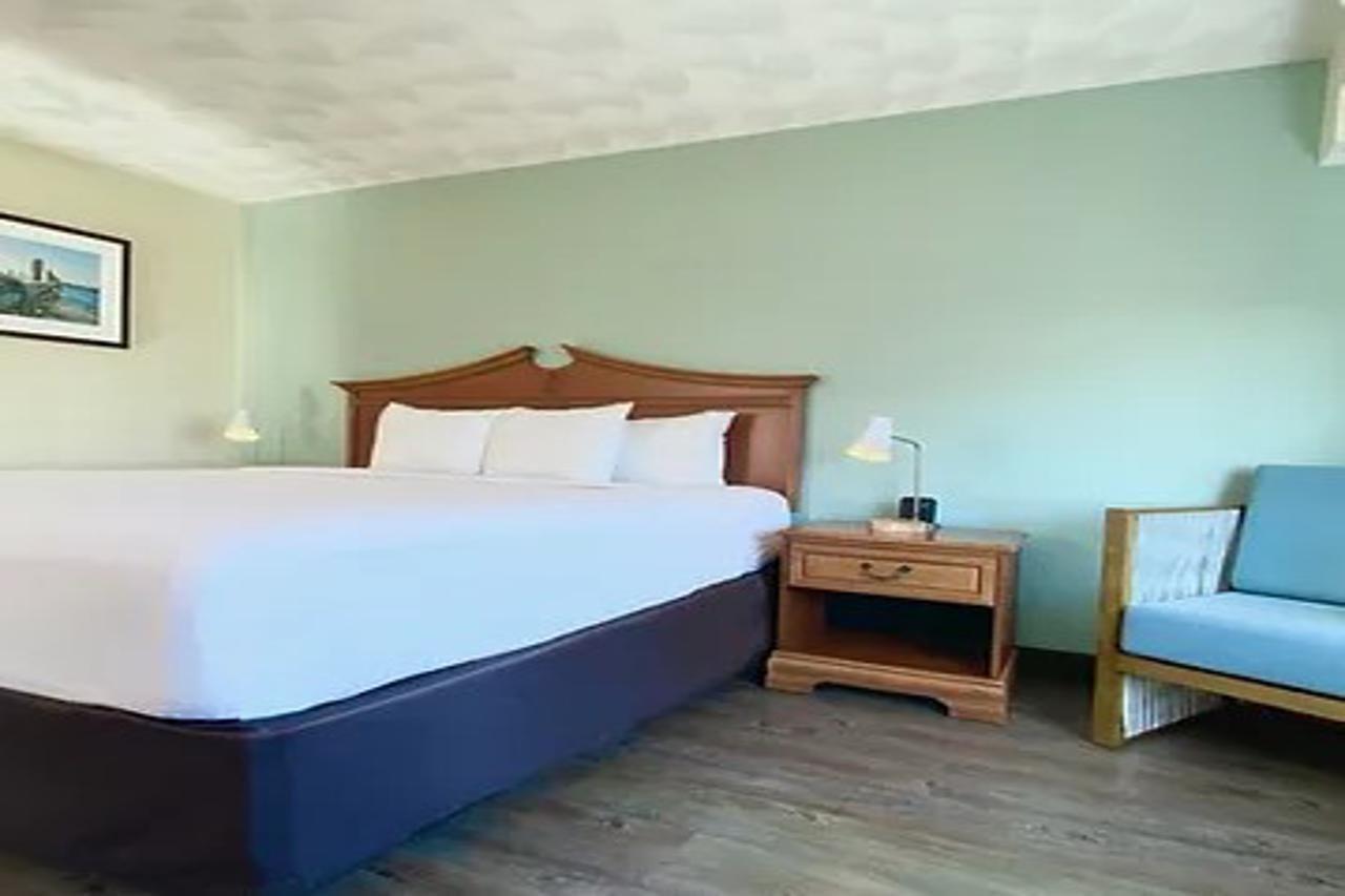 Comfort Inn At Newport Beach Мидлтаун Экстерьер фото
