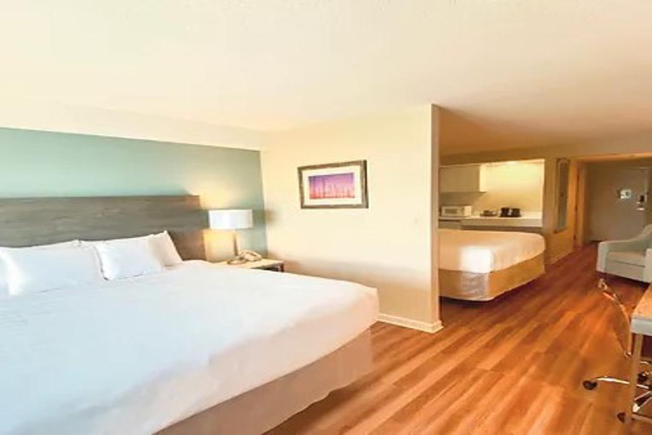 Comfort Inn At Newport Beach Мидлтаун Экстерьер фото