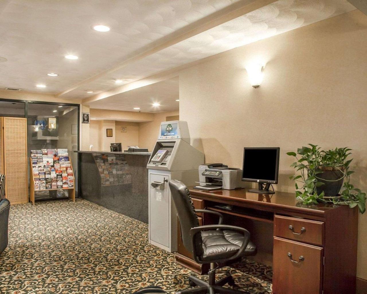 Comfort Inn At Newport Beach Мидлтаун Экстерьер фото