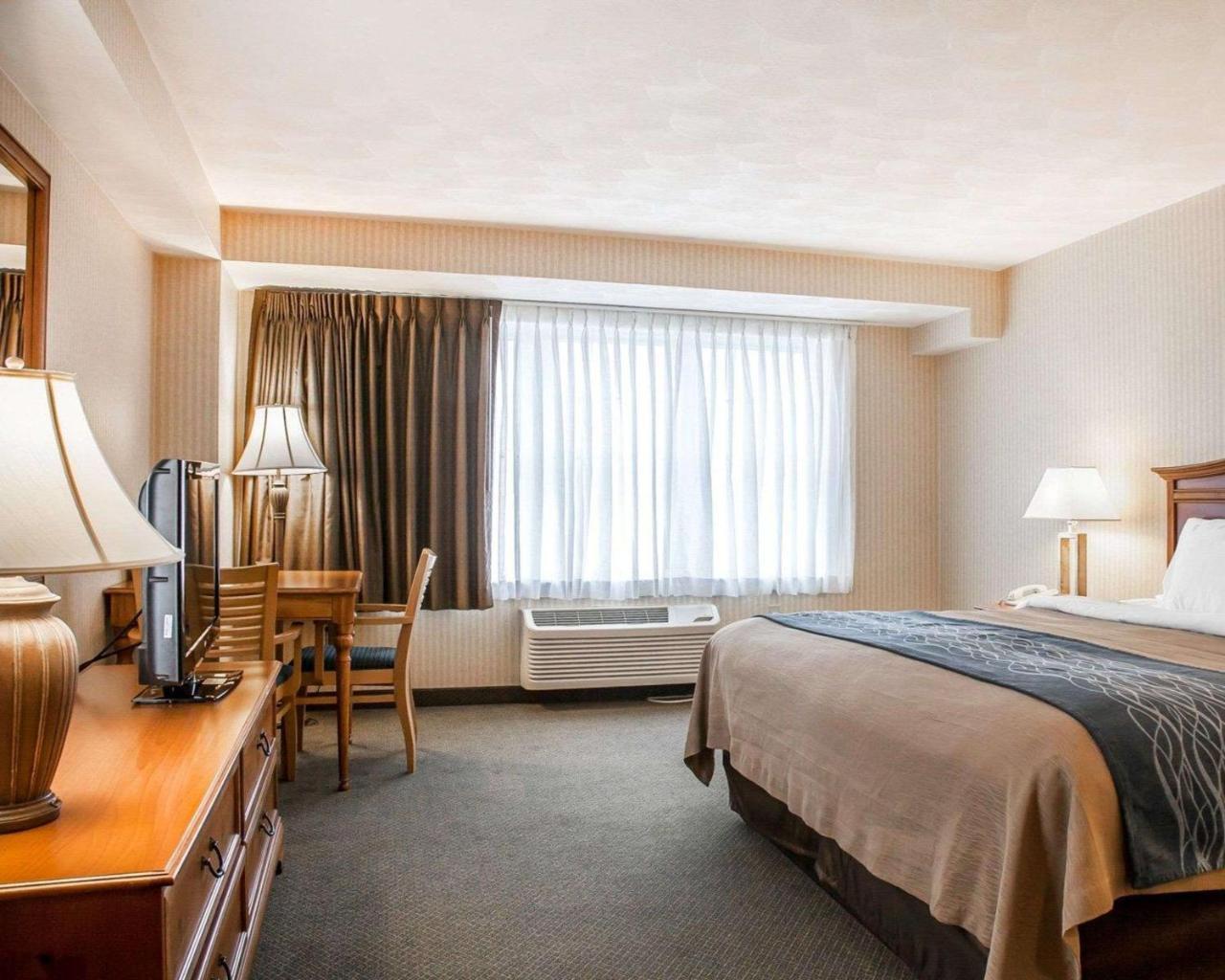 Comfort Inn At Newport Beach Мидлтаун Экстерьер фото