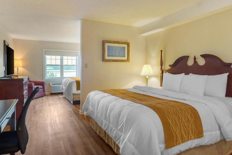 Comfort Inn At Newport Beach Мидлтаун Экстерьер фото